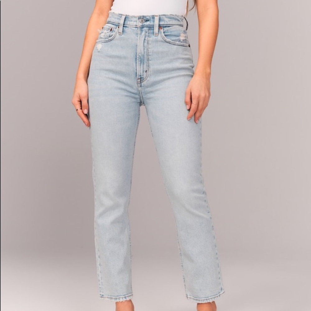 Abercrombie Curve Love Ultra High Rise Ankle Straight Jeans in Light Wash